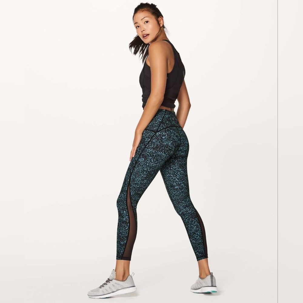Lululemon Women's Train Times 7/8 Pant 25" Illuminate Multi Blue / Black‎ Size 6
